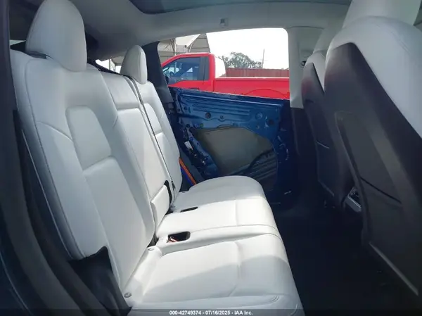 7SAYGDEE2RF083023 2024 TESLA MODEL Y - Image 8