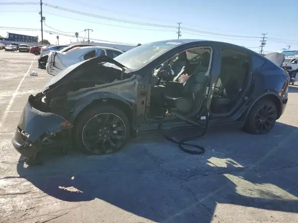 7SAYGDEE2RF105618 2024 TESLA MODEL Y - Image 1