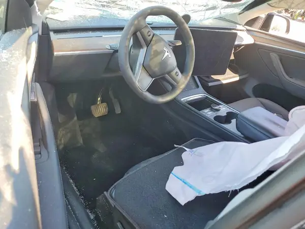 7SAYGDEE2RF117431 2024 TESLA MODEL Y - Image 8