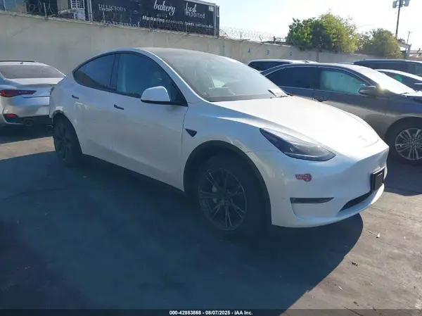 7SAYGDEE2RF121527 2024 TESLA MODEL Y - Image 1