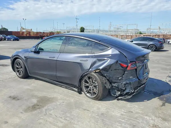 7SAYGDEE2RF130356 2024 TESLA MODEL Y - Image 2
