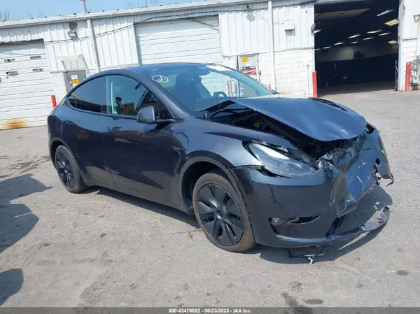7SAYGDEE2RF132351 2024 TESLA MODEL Y - Image 1