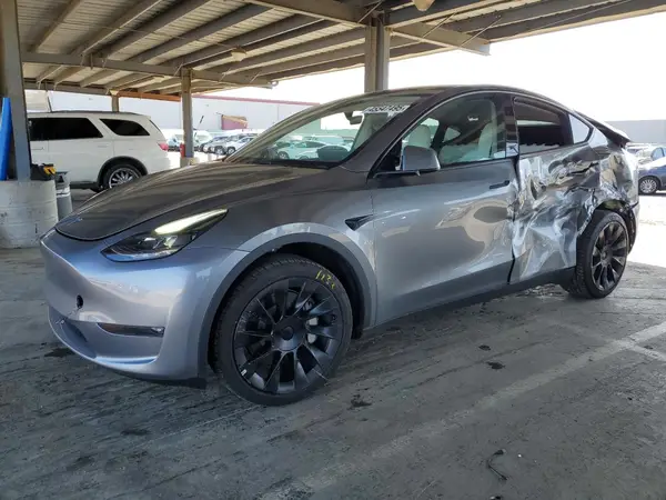 7SAYGDEE2RF149327 2024 TESLA MODEL Y - Image 1