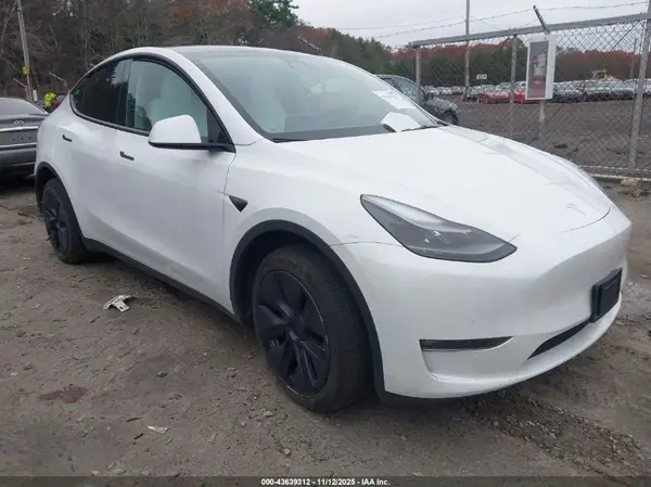 7SAYGDEE2RF160988 2024 TESLA MODEL Y - Image 1