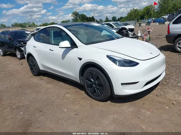 7SAYGDEE2RF186989 2024 TESLA MODEL Y - Image 1