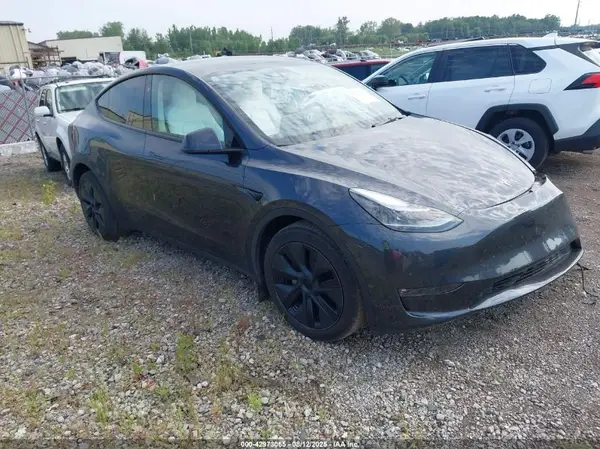7SAYGDEE2RF190864 2024 TESLA MODEL Y - Image 1