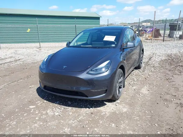 7SAYGDEE2RF195076 2024 TESLA MODEL Y - Image 2