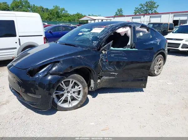 7SAYGDEE2RF983565 2024 TESLA MODEL Y - Image 2