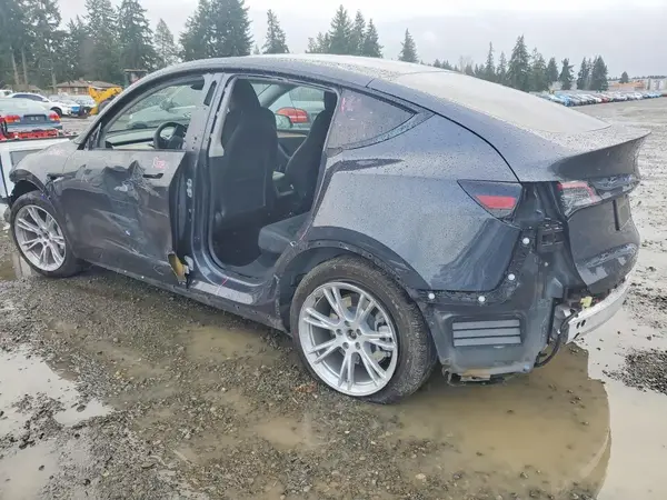 7SAYGDEE2RF984392 2024 TESLA MODEL Y - Image 2