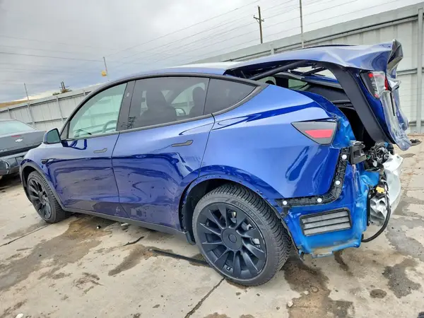 7SAYGDEE2RF986465 2024 TESLA MODEL Y - Image 2