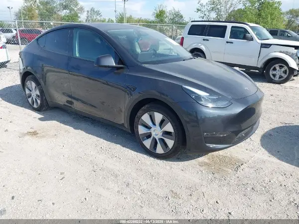 7SAYGDEE2RF992489 2024 TESLA MODEL Y - Image 1