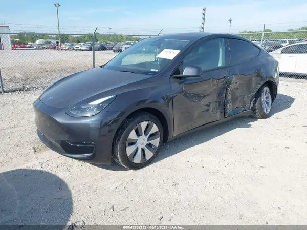 7SAYGDEE2RF992489 2024 TESLA MODEL Y - Image 2