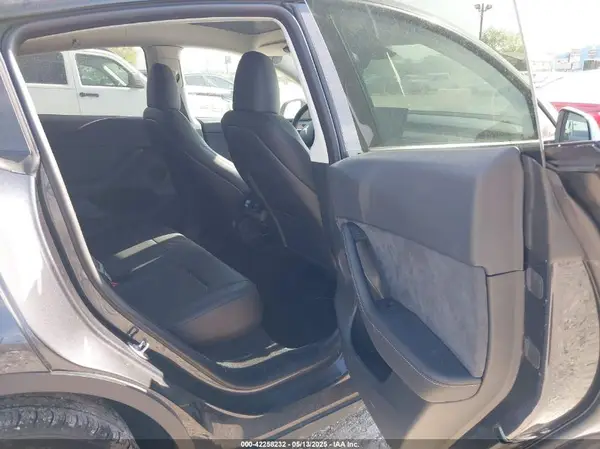 7SAYGDEE2RF992489 2024 TESLA MODEL Y - Image 8