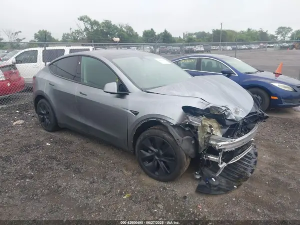 7SAYGDEE2SA358442 2025 TESLA MODEL Y - Image 1
