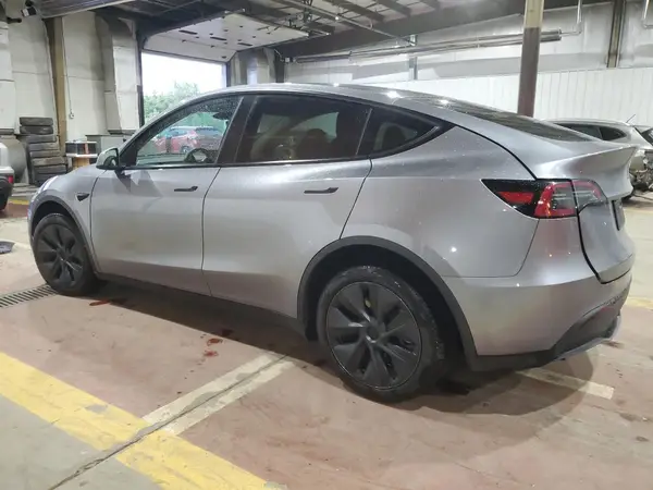 7SAYGDEE2SA360711 2025 TESLA MODEL Y - Image 2