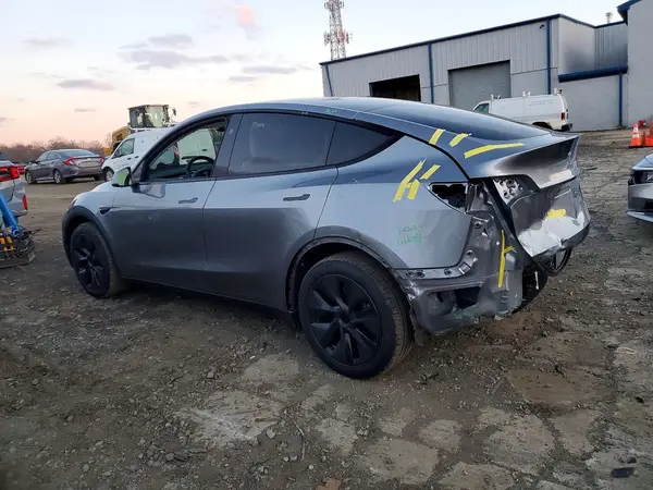 7SAYGDEE2SA361213 2025 TESLA MODEL Y - Image 2