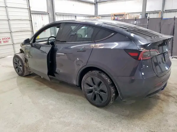 7SAYGDEE2SA365097 2025 TESLA MODEL Y - Image 2