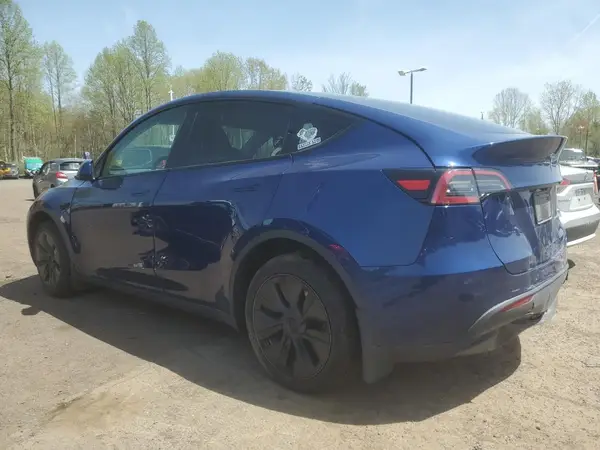 7SAYGDEE2SF215171 2025 TESLA MODEL Y - Image 2