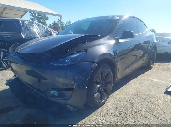 7SAYGDEE2SF260465 2025 TESLA MODEL Y - Image 2
