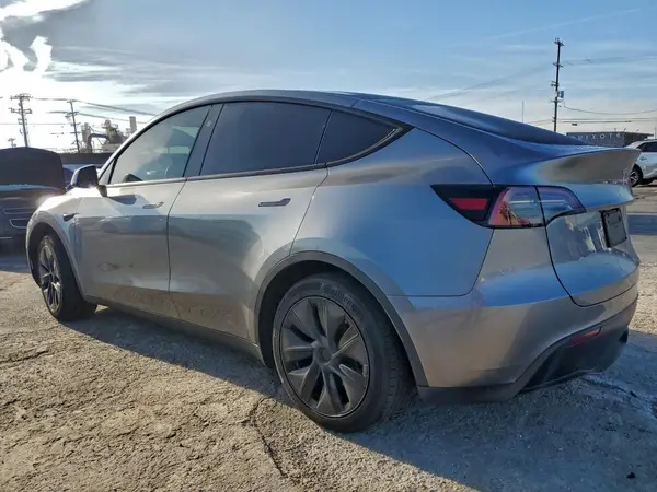 7SAYGDEE2SF279176 2025 TESLA MODEL Y - Image 2