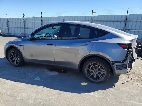 7SAYGDEE2SF280702 2025 TESLA MODEL Y - Image 2