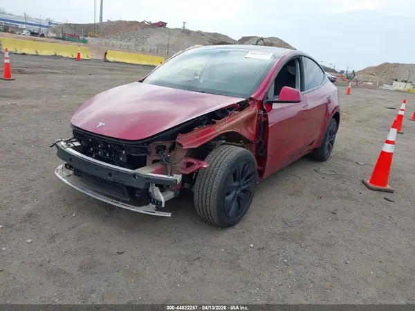 7SAYGDEE2SF287696 2025 TESLA MODEL Y - Image 2
