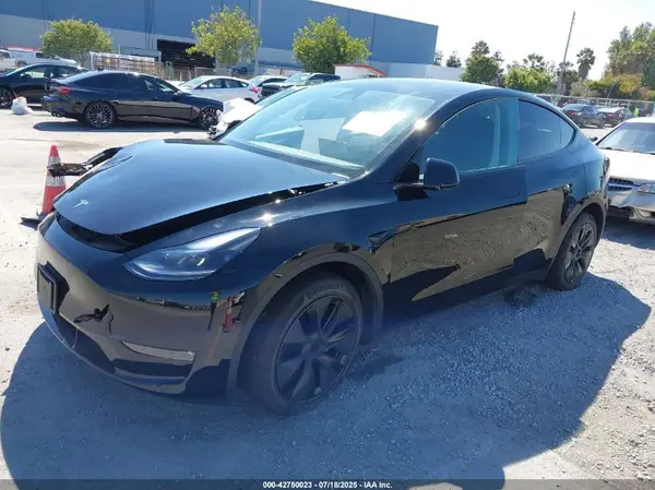 7SAYGDEE2SF288086 2025 TESLA MODEL Y - Image 2