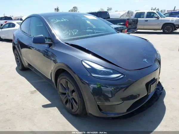 7SAYGDEE2SF300933 2025 TESLA MODEL Y - Image 1