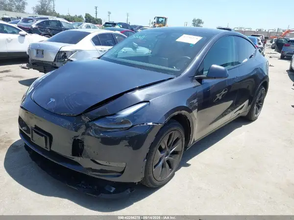 7SAYGDEE2SF300933 2025 TESLA MODEL Y - Image 2