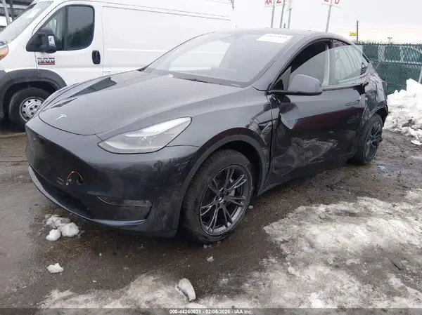 7SAYGDEE2SF304951 2025 TESLA MODEL Y - Image 2