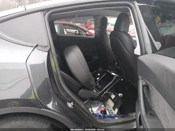 7SAYGDEE2SF304951 2025 TESLA MODEL Y - Image 8