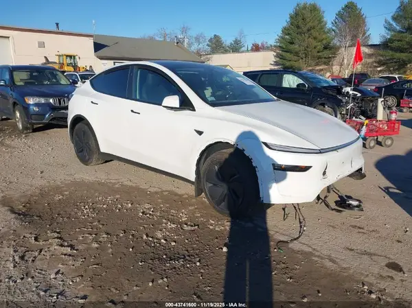 7SAYGDEE2TA387988 2026 TESLA MODEL Y - Image 1