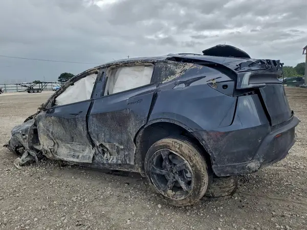 7SAYGDEE2TA394469 2026 TESLA MODEL Y - Image 2