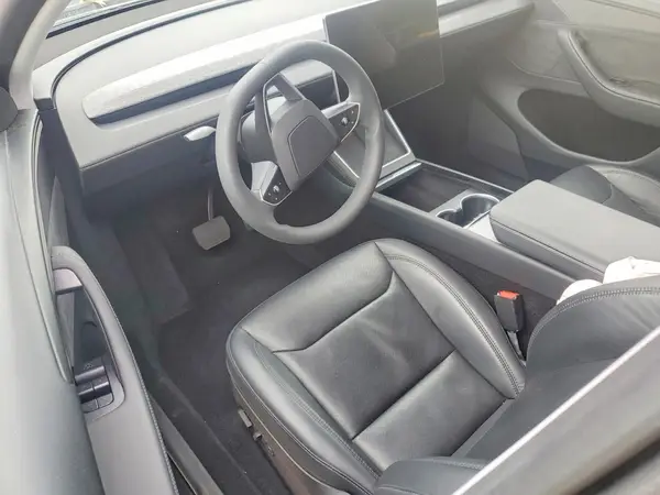 7SAYGDEE2TA409598 2026 TESLA MODEL Y - Image 8