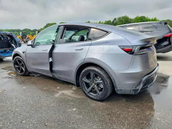 7SAYGDEE2TA458509 2026 TESLA MODEL Y - Image 2