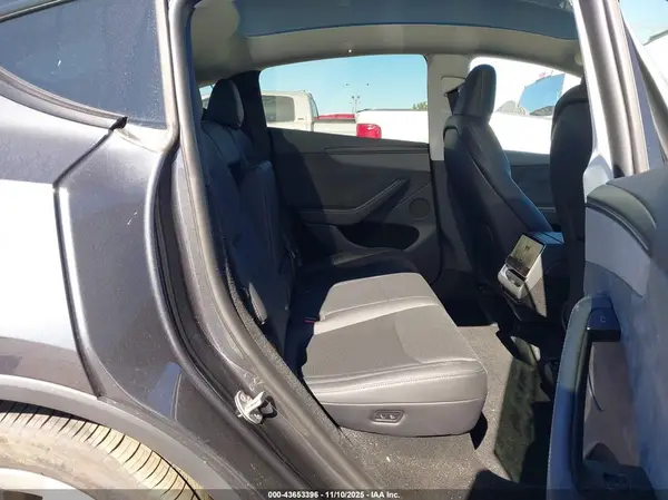 7SAYGDEE2TA464732 2026 TESLA MODEL Y - Image 8