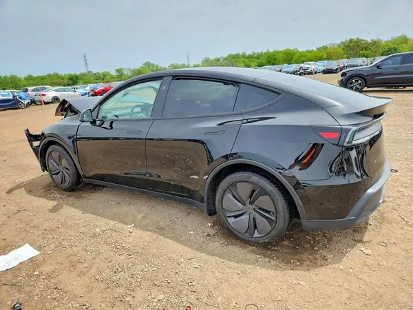 7SAYGDEE2TA470756 2026 TESLA MODEL Y - Image 2