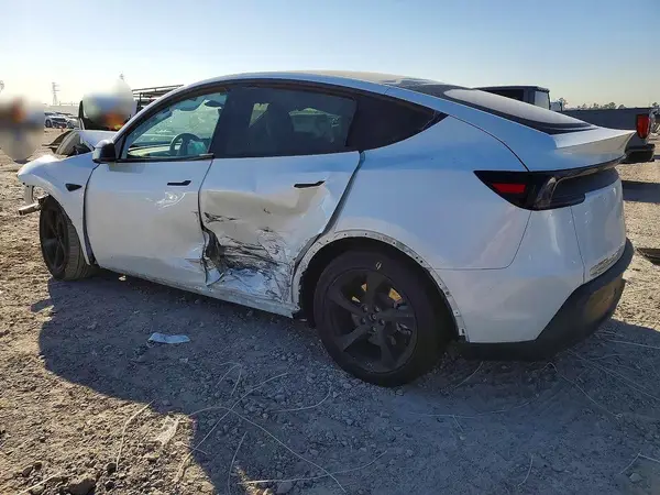 7SAYGDEE2TA496256 2026 TESLA MODEL Y - Image 2
