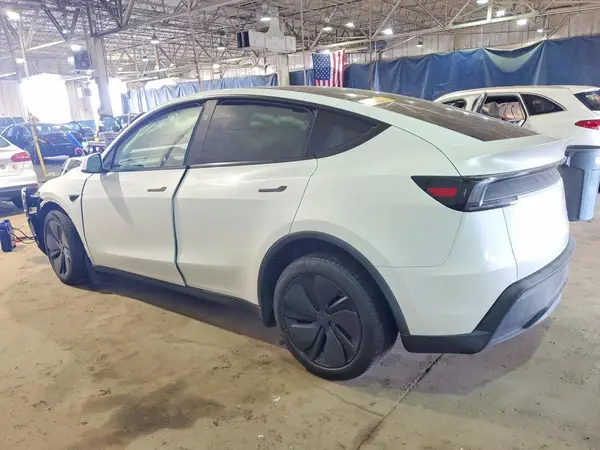 7SAYGDEE2TA584692 2026 TESLA MODEL Y - Image 2
