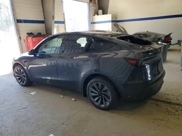 7SAYGDEE2TA636256 2026 TESLA MODEL Y - Image 2