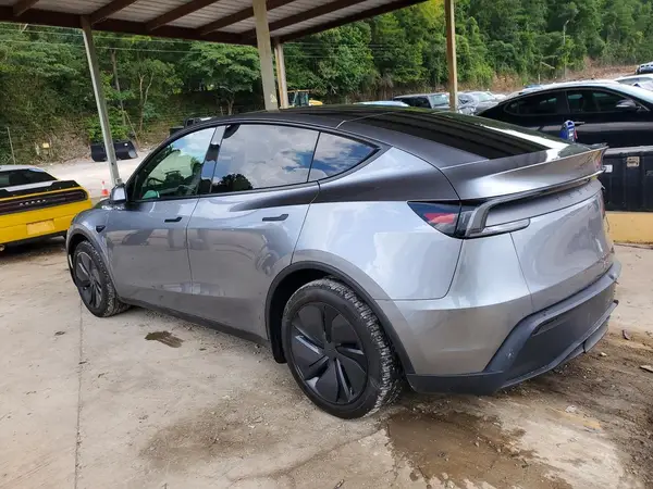 7SAYGDEE2TA696943 2026 TESLA MODEL Y - Image 2