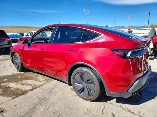 7SAYGDEE2TF322626 2026 TESLA MODEL Y - Image 2