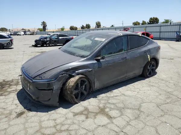 7SAYGDEE2TF327213 2026 TESLA MODEL Y - Image 1