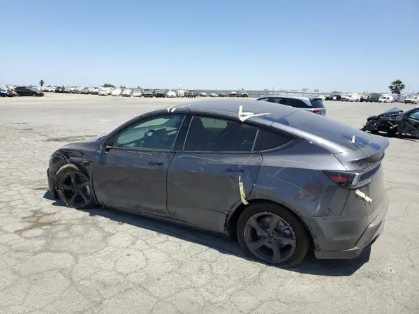 7SAYGDEE2TF327213 2026 TESLA MODEL Y - Image 2