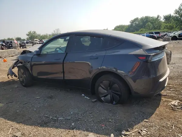 7SAYGDEE2TF332590 2026 TESLA MODEL Y - Image 2