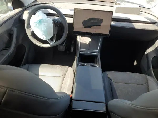 7SAYGDEE2TF332590 2026 TESLA MODEL Y - Image 8