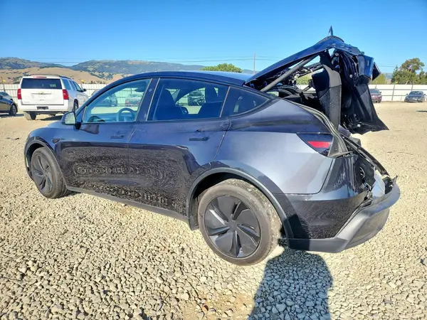 7SAYGDEE2TF343976 2026 TESLA MODEL Y - Image 2