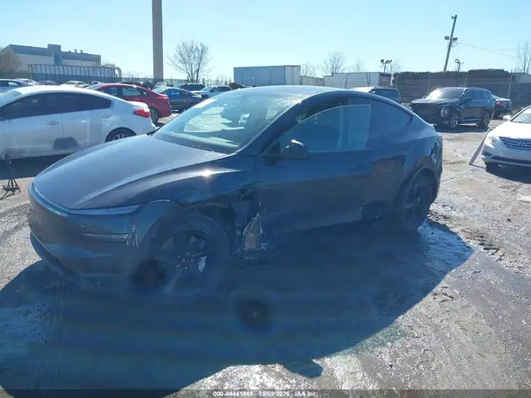 7SAYGDEE2TF367677 2026 TESLA MODEL Y - Image 2