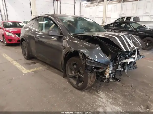 7SAYGDEE2TF376069 2026 TESLA MODEL Y - Image 1