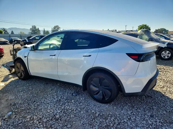 7SAYGDEE2TF398542 2026 TESLA MODEL Y - Image 2